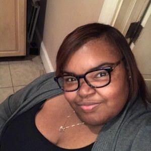 Meet your Posher, Monique